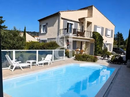 villa familiale avec piscine dans un emplacement pratique à mor