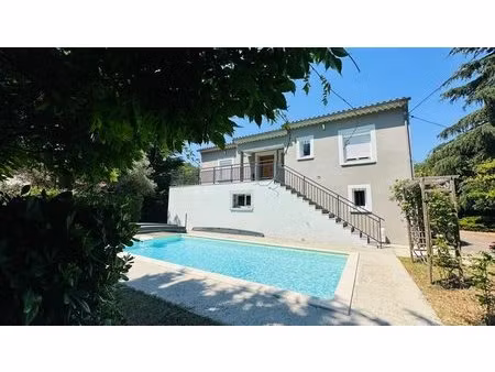 villa renove 156m² 4/5chambres garage 34m² terrain 1000m² piscine jardin clos et arbore