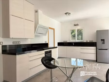 villa 120 m²   garage 126 m²  vue imprenable sur le ventoux et les monts environnants