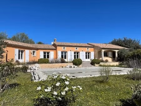 à vendre lauris (84) propriété d’exception de plain-pied avec piscine et jardin paysager..
