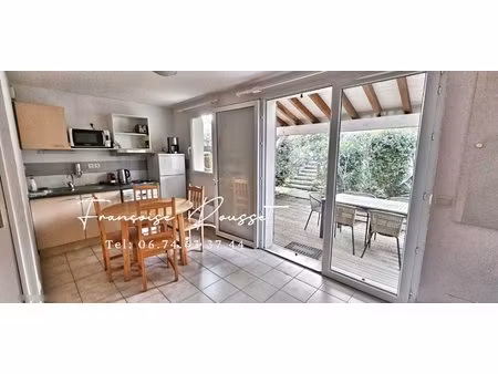 villa duplex avec terrasse ombragée et intimité rare