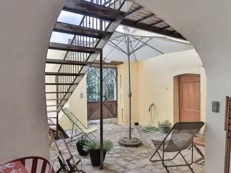 maison de caractère  rénovée  avec cour et terrasse – village prisé du gard