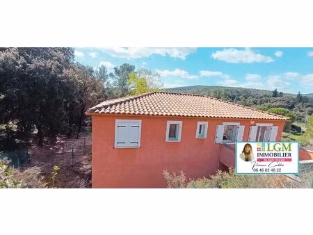 villa 4 pièces avec dépendance de 55m² et garage sur un terrain de 800m² au calme