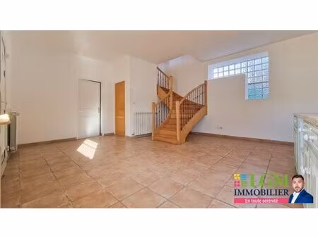 maison à vendre au cœur de vergeze avec deux chambres  une terrasse et un garage
