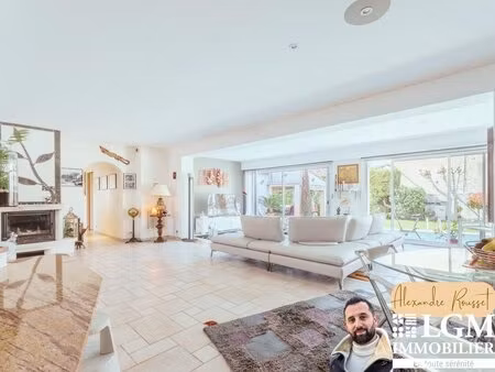 ? villa contemporaine plain-pied 181 m² – piscine chauffée – dépendance