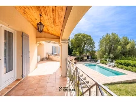 villa paisible avec vue sur la garrigue et piscine aux portes d'uzès