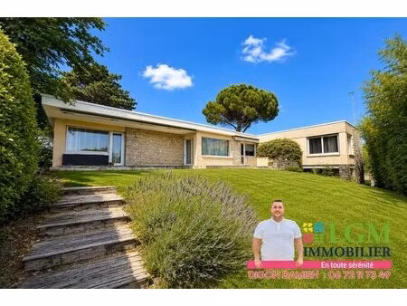 villa d'architecte avec piscine et 3 200 m² de terrain – le calme à la ville