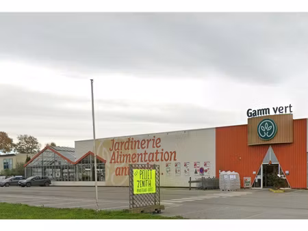 49 chateaubriant en zone commerciale  local commercial 1750