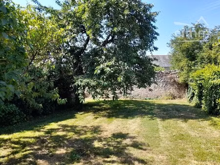 maison de 93 m2 et 400 m2 de dépendances