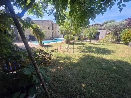 aix-en-provence puyricard : maison de charme de 246 m2 avec dépendance et piscine