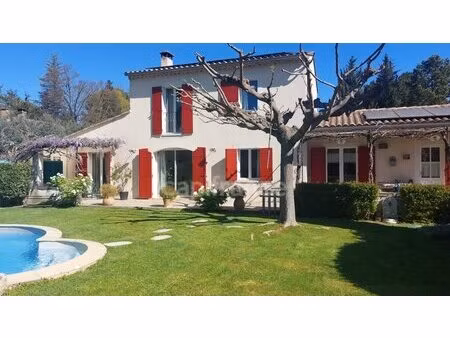 maison 5 pièces 147 m² – 3 chambres – piscine – jardin – proche saint-rémy-de-provence