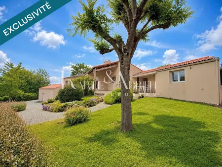 vente maison 9 pièces 205 m² à longeves (85200)  319 000 €
