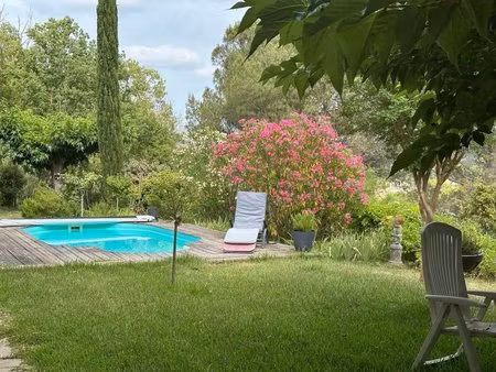 2 villas avec beau terrain et piscine