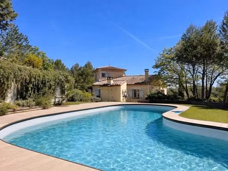 villa sur terrain boisé avec dépendances + piscine