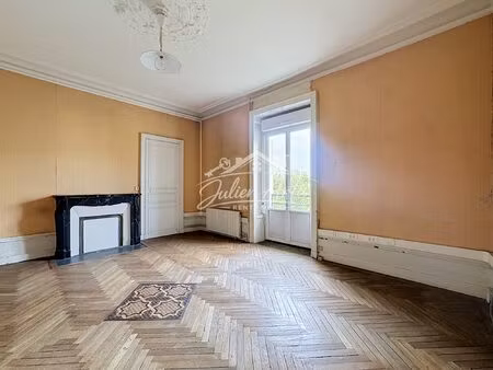hotel particulier de 275m2 à rénover