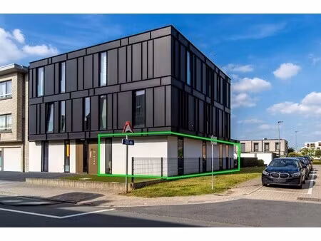 appartement op de gelijkvloerse verdieping met 2 slaapkamers  terras & tuin en staanplaats
