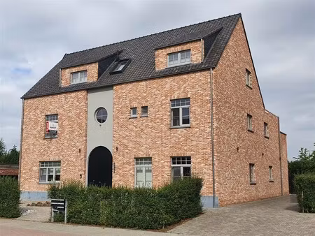 ruim appartement 2 slpk met groot terras 20m² + garagebox