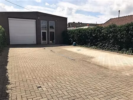 instapklaar multifunctioneel magazijn met ruime parking op een terrein van 314 m²