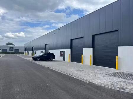 te huur: magazijn 1.400m²