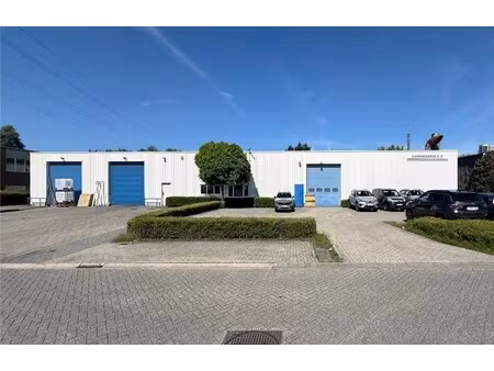 magazijn te huur van 1.872 m² vlakbij de a12