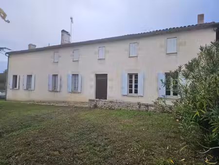 magnifique longère en pierre avec dépendances à rénover