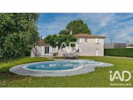 maison traditionnelle à ondes (31330)