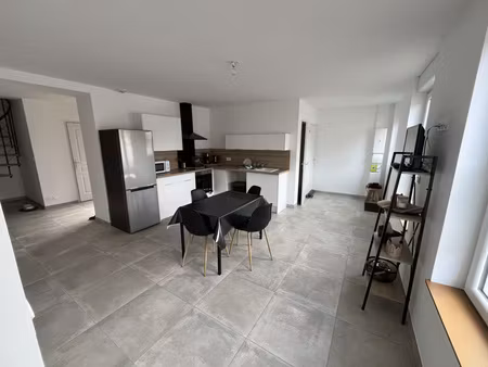 maison 110 m2 - 3 chambres - cour fermee - parking privatif - ervillers