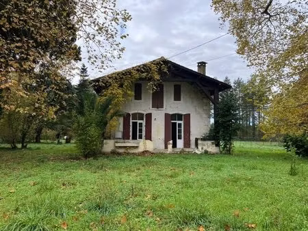 un domaine de pierre de 160 m² env. à rénover sur 15950 m² de forets préservées  un havre.