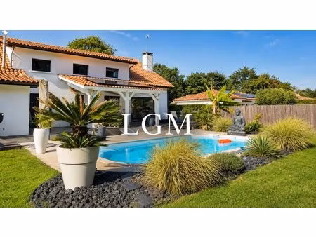 cazaux – élégante propriété familiale de 250 m² avec piscine et 7 chambres dans un...