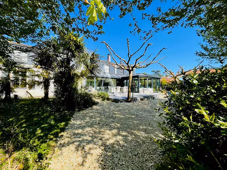 vente demeure de prestige 12 pièces  281.09m²  saintes