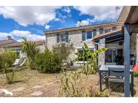 vente maison 8 pièces 155 m² à saint-pierre-d'amilly (17700)  349 000 €