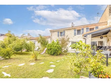 vente maison 8 pièces 155 m² à saint-pierre-d'amilly (17700)  365 000 €