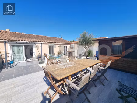 villa de pp de type 5 avec garage moto  terasse et jardin