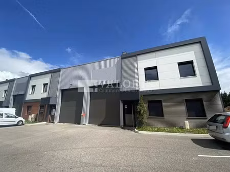 location local d’activités saint priest 69800 670m²