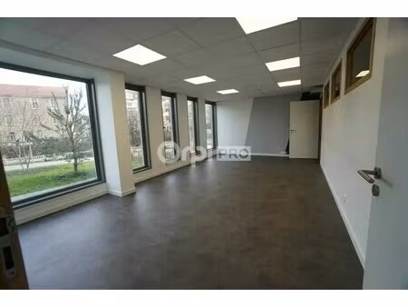 location bureaux 230 m²