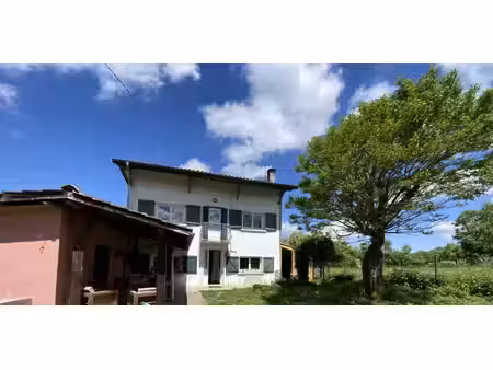 proche aspet  jolie maison t4 avec dépendances sur 336m²