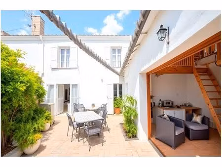 maison à vendre 7 pièces loix (17) avec possibilité d'extension