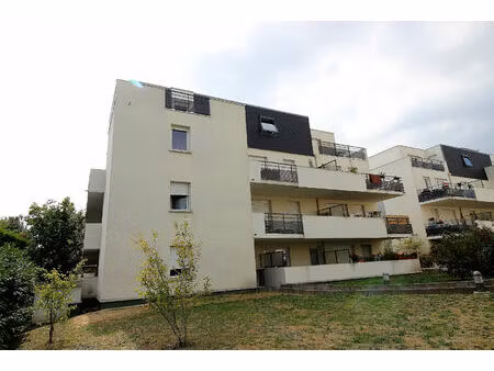 location appartement 1 pièce  30.48m²  carrières