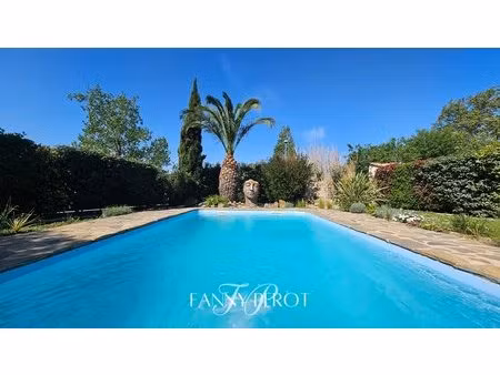 a saint-cyprien  maison 4 faces de 120m² sur une parcelle de 838m² avec piscine