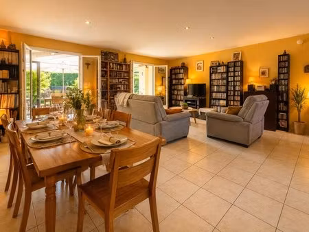 plain-pied familial avec véranda chauffée + piscine – 4 chambres + bureau – secteur...