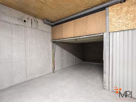 garage fermé et sécurisé - 15 30 m² - centre-bourg le rheu