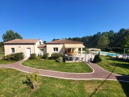 villa plain-pied 205 m²  5 chambres   espace indépendant   1h de bordeaux  3h de paris