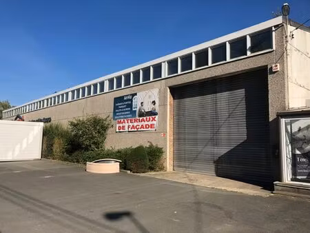 surface industrielle à vendre à avenue des combattants 332 court-saint-étienne (rbw29747)