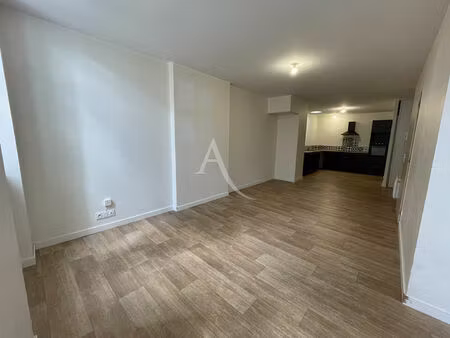 location appartement 2 pièces  52.50m²  villeneuve