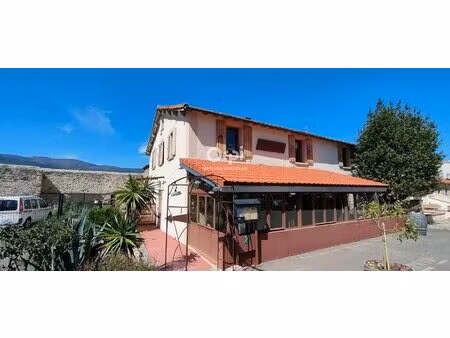 a vendre prades ensemble immobilier avec fond de commerce et appartement t4