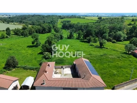 ancien corps de ferme situé à bussy albieux