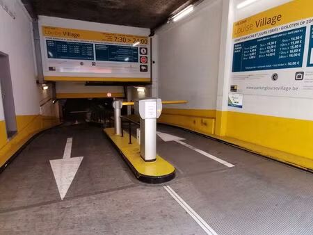 parking à louer à dejoncker - dejonckerstraat 32 saint-gilles (vbe38129)