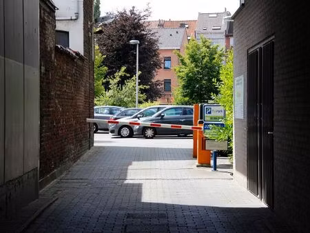 parking à louer à de l'été - zomerstraat 113 ixelles (vbe38027)