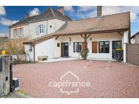 maison de plain-pied entièrement rénovée avec jardin clos  dépendance et charme...