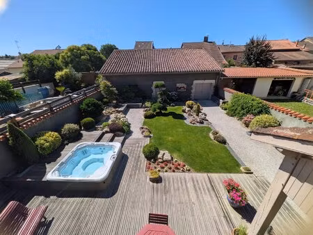maison de ville rénovée avec jardin  dépendance et garage